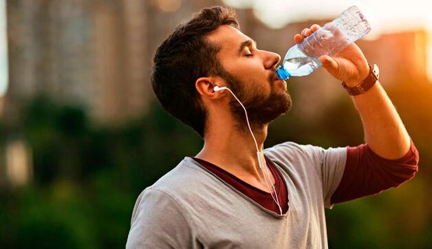 Bere acqua