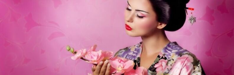 Ragazza giapponese magra